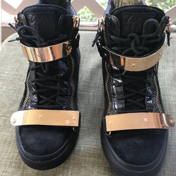 Giuseppe Zanotti Shoes - Giuseppe Zanotti black and gold high top sneakers